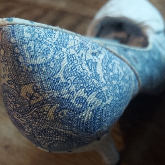 Mojo Moxy Blue and Cream Lace Heels 7.5 M - Picture 11 of 12